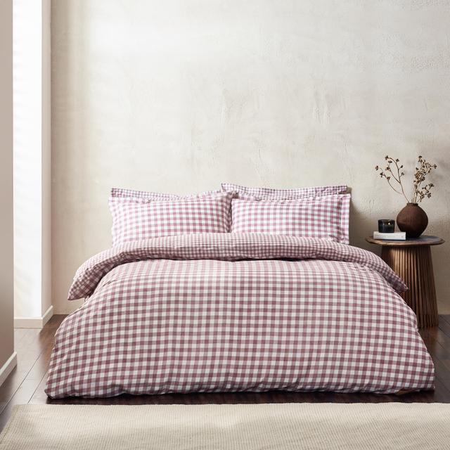 Metsahovi 100% Cotton Duvet Cover Set Brambly Cottage Size: King Duvet Cover + 2 Standard Pillowcases, Colour: Red/White on Productcaster.