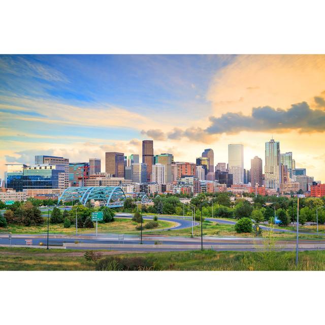 Panorama der Skyline von Denver von F11photo - Leinwanddrucke auf Leinwand 17 Stories Größe: 80 cm H x 120 cm B on Productcaster.