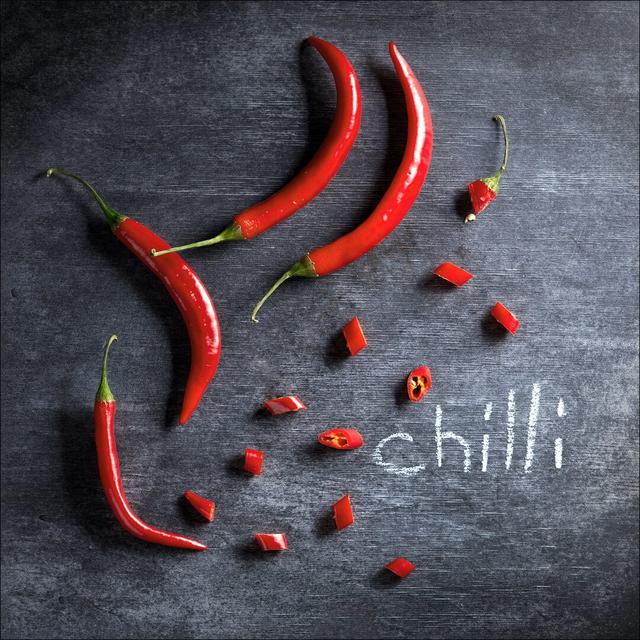 Glasbild Chilli East Urban Home Größe: 50 cm H x 50 cm B on Productcaster.