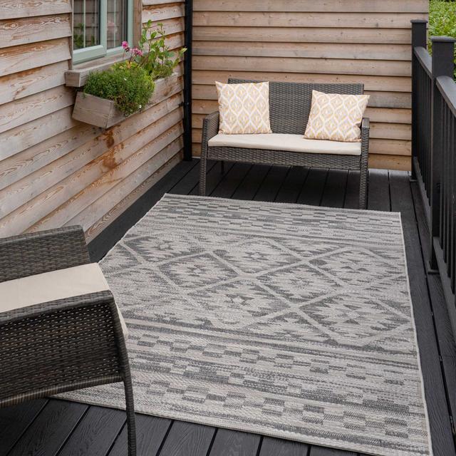 Aztec Power Loom Grey Indoor/Outdoor Rug Natur Pur Rug Size: Rectangle 120 x 170cm on Productcaster.