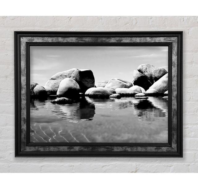 The Rock Pool B N W - Drucken Bright Star Größe: 59,7 cm H x 84,1 cm B x 8 cm T on Productcaster.