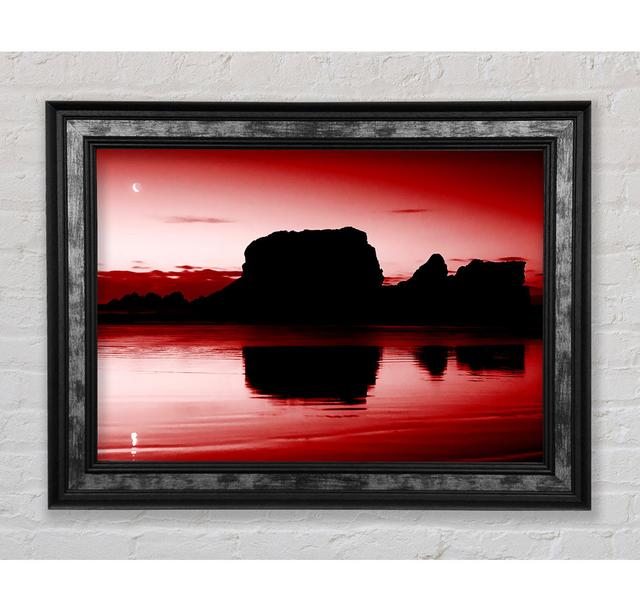 Mond-Reflexionen Rot Gerahmter Druck Haus am Meer Größe: 29,7 cm H x 42 cm B x 8 cm T, Format: Silber / Schwarz Gerahmtes Papier on Productcaster.