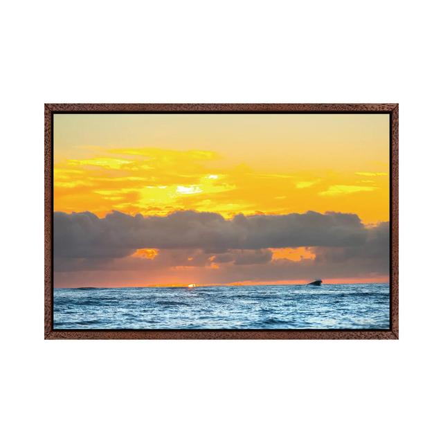 Lonesome Peak von Sean Davey - Galerie-verpackte Leinwand Giclée auf Leinwand Beachcrest Home Format: Klassischer Schattenfugenrahmen aus Holz, Größe: on Productcaster.