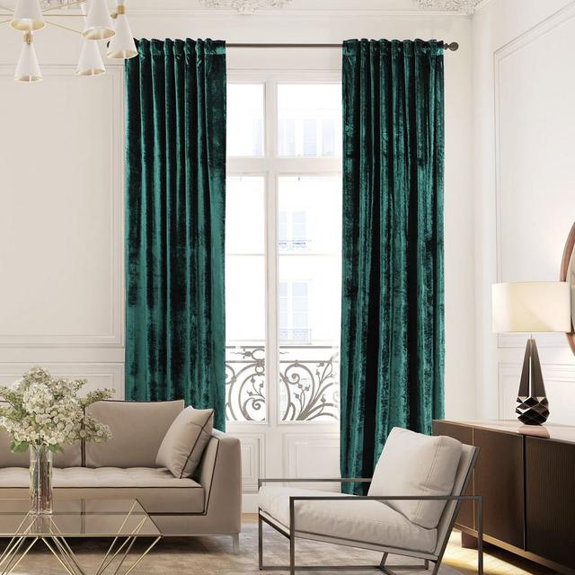 Thermische Verdunkelungsvorhänge aus Samt Lilijan Home & Curtain Paneel-Größe: 225 H x 140 B cm, Gardinenfarbe: Smaragdgrün on Productcaster.