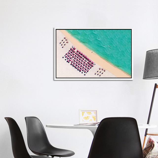 South Beach With Chairs And Umbrella von Susanne Kremer - Gallery-Wrapped Canvas Giclée on Canvas Beachcrest Home Größe: 66,04 cm H x 101,6 cm B x 3,8 on Productcaster.