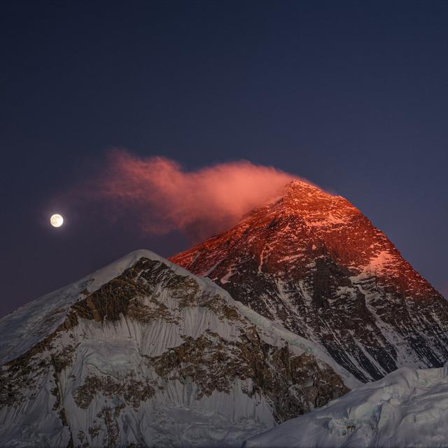 Top Of The World - Mount Everest by Hadynyah - No Frame Art Prints on Canvas Alpen Home Size: 51cm H x 51cm W on Productcaster.