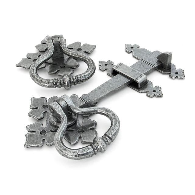 Shakespeare Latch Set From The Anvil Finish: Pewter on Productcaster.