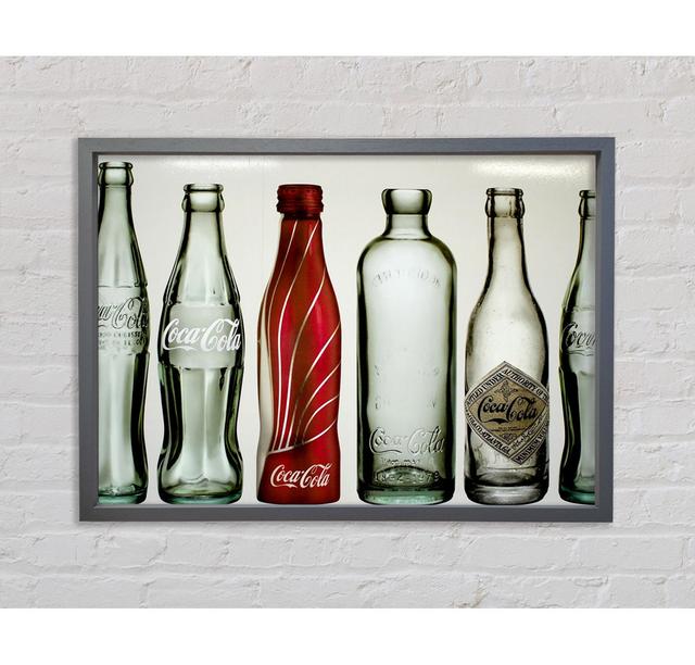 Alte Coca Cola-Flaschen - Druck Rosalind Wheeler Größe: 59,7 cm H x 84,1 cm B x 3,3 cm T, Format: Dunkelgrau gerahmte Leinwand on Productcaster.