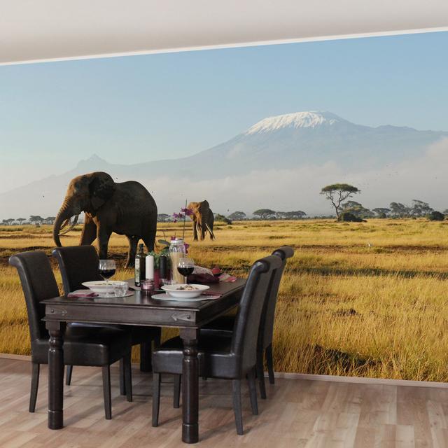 Tapete Elefanten vor dem Kilimanjaro in Kenya 2.55m L x 384cm B East Urban Home Größe: 2,9 m x 4,32 m on Productcaster.