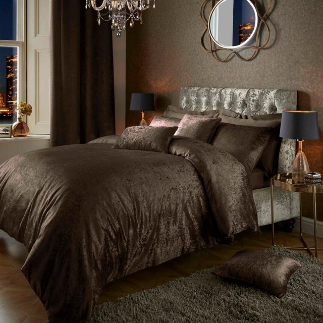 Loren Crushed Velvet Duvet Cover Set Rosdorf Park Colour: Brown, Size: King Duvet Cover + 2 Standard Pillowcases on Productcaster.