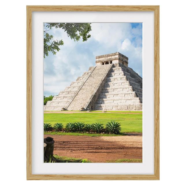 El Castillo Pyramid Framed Photographic Art Print East Urban Home Rahmenoptionen: Naturbelassenes Eiche, Size: 70 cm H x 50 cm B on Productcaster.