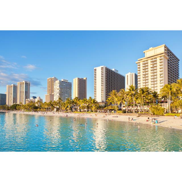 Waikiki Beach In Honolulu von YinYang - Kunstdrucke auf Leinwand 17 Stories Größe: 80 cm H x 120 cm B on Productcaster.