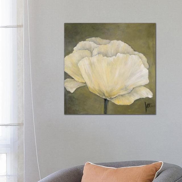 Poppy In White I by Jettie Roseboom - Wrapped Canvas Painting ClassicLiving Size: 66.04cm H x 66.04cm W x 3.81cm D on Productcaster.