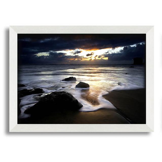 Schöner Strand Ozean bei Sonnenaufgang Gerahmter Druck Wandkunst House of Hampton Format: Poster mit schwarzem Rahmen, Größe: 84,1 cm H x 118,9 cm B x on Productcaster.