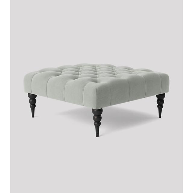 Hocker Alyana mit Stauraum R&M Furnishers Polsterfarbe: Silber, Größe: 32 cm H x 60 cm B x 60 cm T on Productcaster.