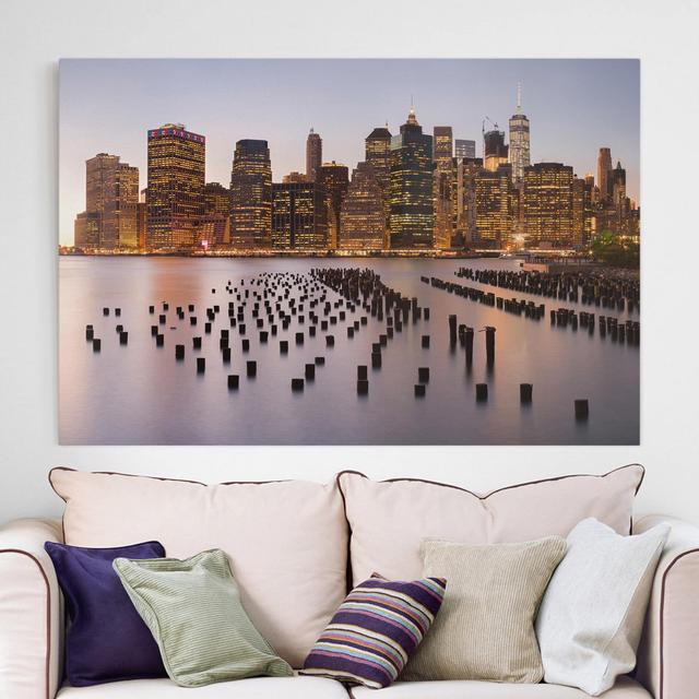 Leinwandbild - Blick Auf Manhattan Skyline Ebern Designs Größe: 60 cm H x 90 cm B, Format: 260g/m² Canvas on Productcaster.