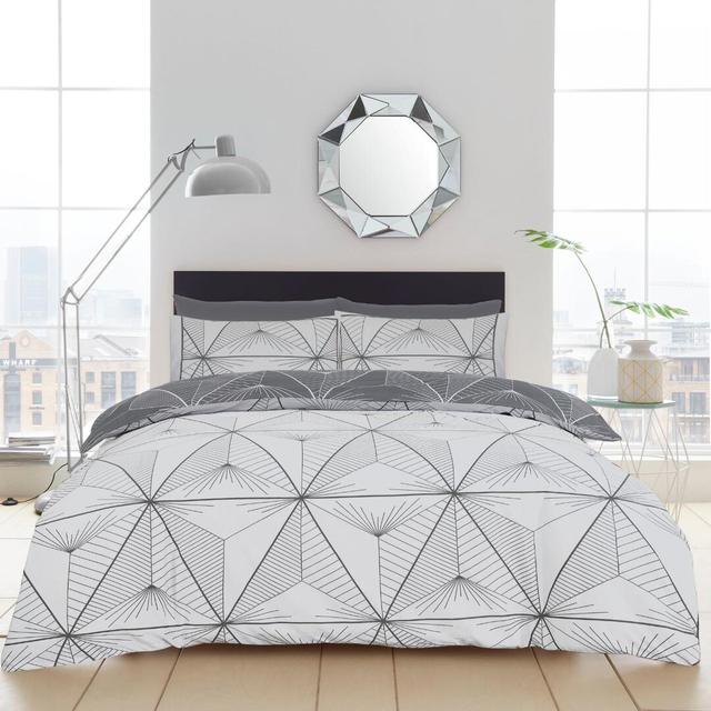 Duvet Cover Set with Geometric Pattern in White/Grey by Etta Avenue on Productcaster.