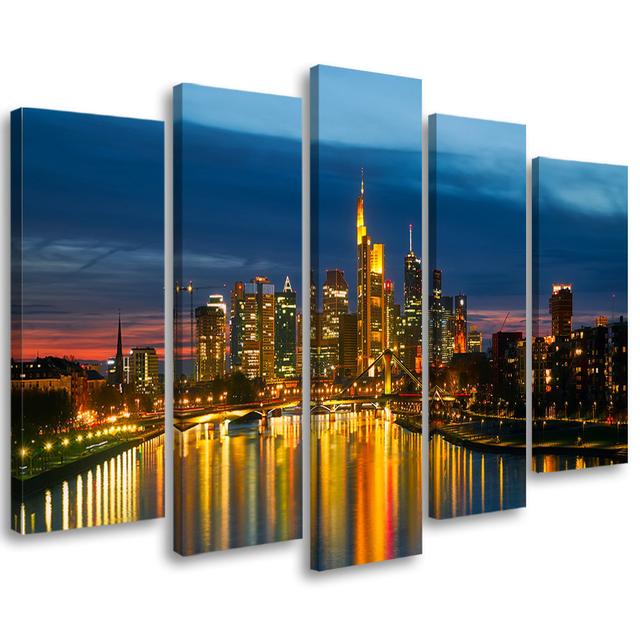 Leinwandbild City View Night Light Ebern Designs Größe: 70 cm H x 100 cm B on Productcaster.