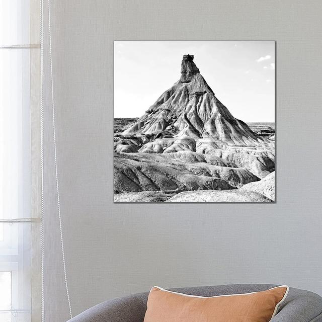 Bardenas Reales B&W von Philippe Hugonnard - Galerie-verpackte Leinwand Giclée auf Leinwand Natur Pur Format: Leinwandbild, Größe: 66,04 cm H x 66,04 on Productcaster.