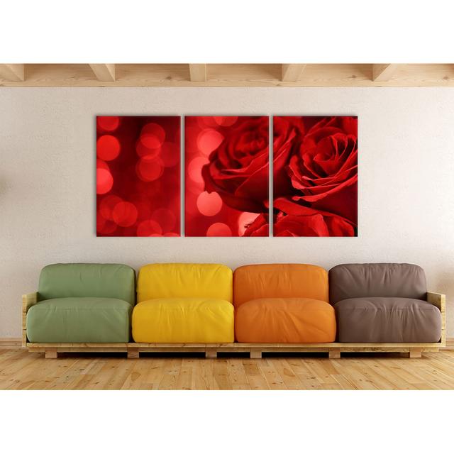 3-tlg. Leinwandbilder-Set Three Red Roses East Urban Home Größe: 210 cm H x 100 cm B x 2,4 cm T on Productcaster.