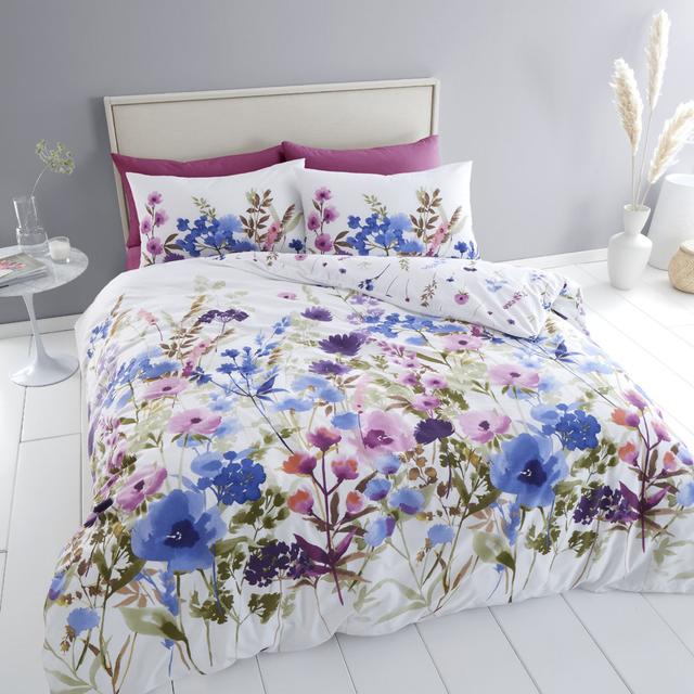 Countryside Floral Reversible Duvet Cover Set with Pillowcases Catherine Lansfield Size: Double - 2 Standard Pillowcases on Productcaster.