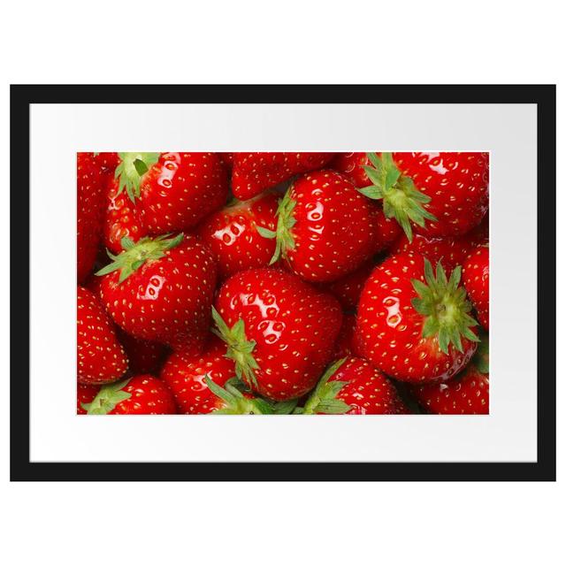 Gerahmtes Poster Leckere frische Erdbeeren East Urban Home Größe: 40 cm H x 55 cm B on Productcaster.