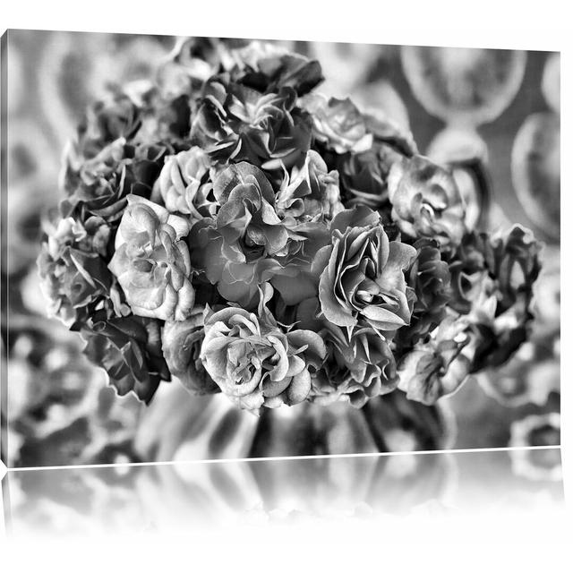 Leinwandbild Blumen in Monochrom East Urban Home Größe: 80 cm H x 120 cm B on Productcaster.