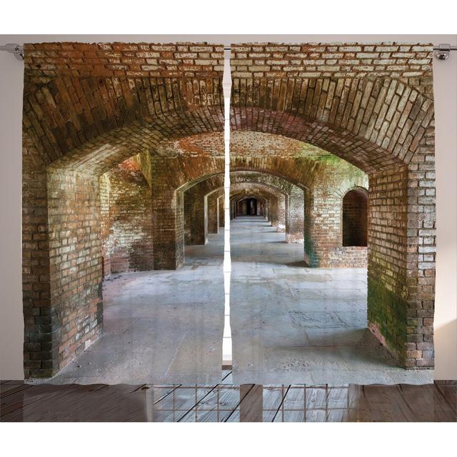 Rustikaler Vorhang, Brick Arches Dry Tortugas, Städtisch, Braun East Urban Home Panel-Größe: 280 cm B x 245 T cm on Productcaster.