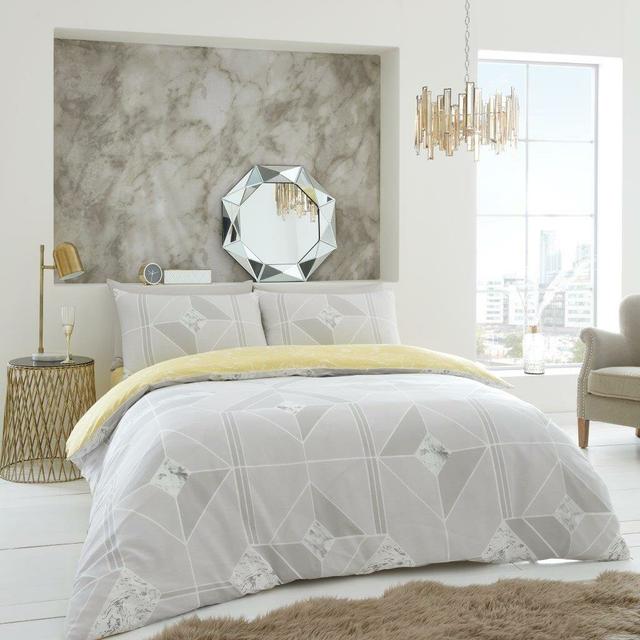 Natahsa Duvet Cover Set Fairmont Park Size: Kingsize Duvet Cover - 2 Standard Pillowcases, Colour: Grey on Productcaster.