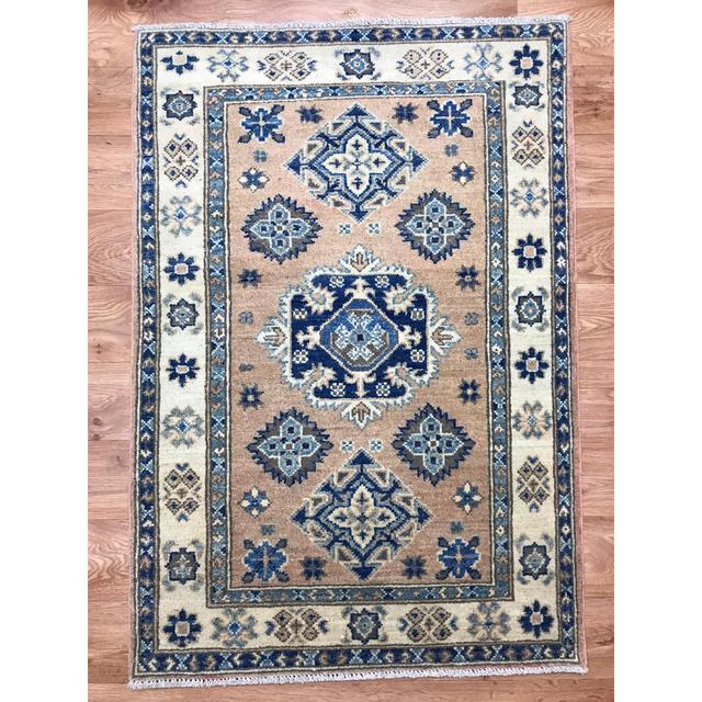 Merriam Hand Knotted 100% Wool Beige/Blue Rug Gracie Oaks on Productcaster.