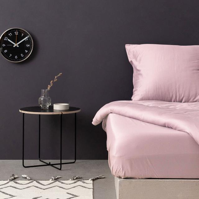 Capa 100% Baumwollsatin-Spannbetttuch Hanah Home Farbe: Rosa on Productcaster.