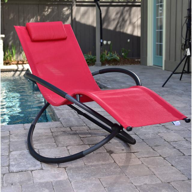 Gartenliege Sun Lounger mit Auflage Garten Living Farbe: Kirschrot on Productcaster.