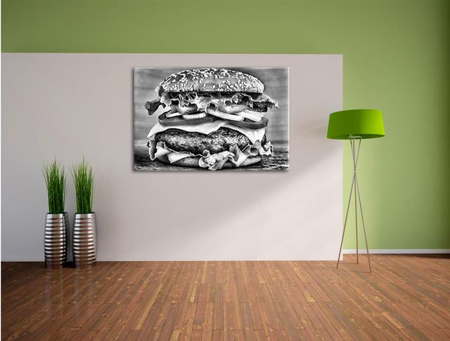 Leinwandbild Hamburger Mc Donalds Cheeseburger Burger Essen Fleisch in Monochrom East Urban Home Größe: 40 cm H x 60 cm B on Productcaster.