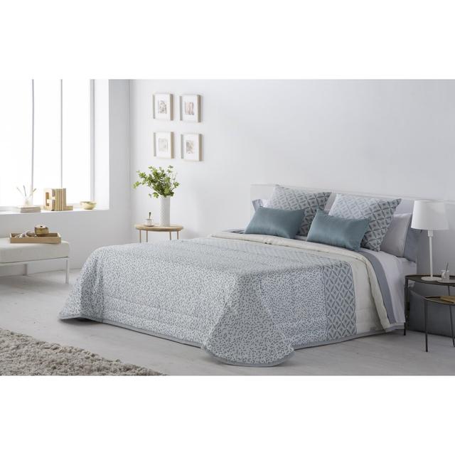 Ikerne Bouti Bedspread Ebern Designs Colour: Silver, Size: 250 x 265 cm Bedspread on Productcaster.