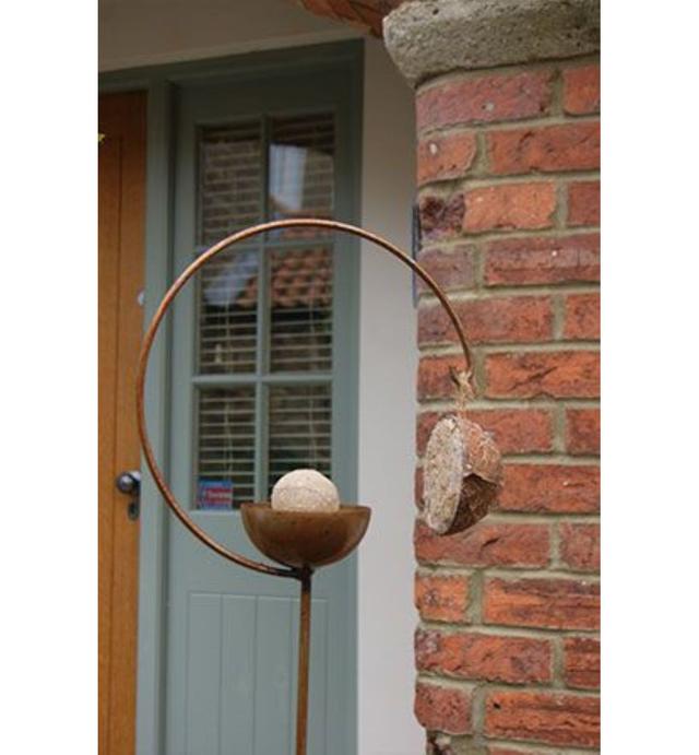 Liska Metal Pole Decorative Bird Feeder ClassicLiving on Productcaster.