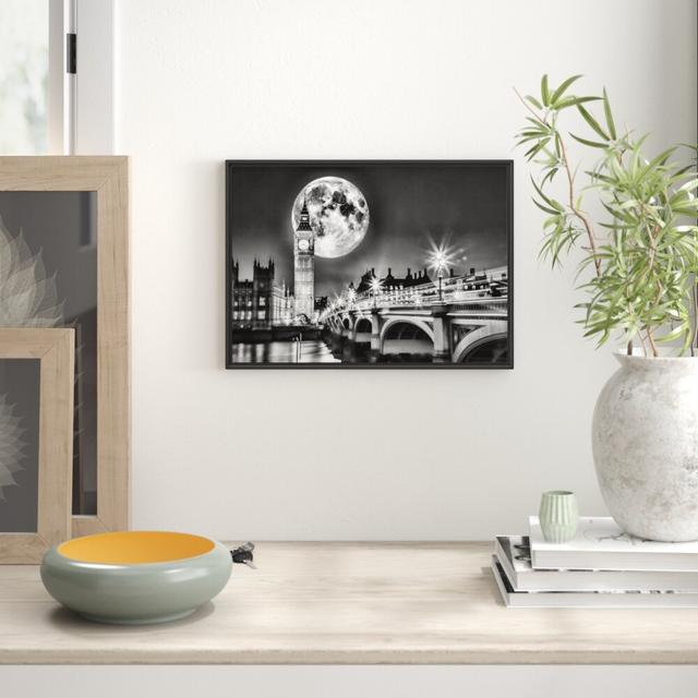 Gerahmtes Wandbild Big Ben vor Mond in London East Urban Home Größe: 70 cm H x 100 cm B on Productcaster.