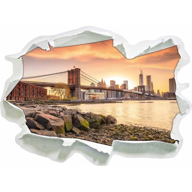 Wandtattoo Brooklyn Bridge bei Sonnenuntergang East Urban Home Größe: 67 cm H x 92 cm B x 0,02 cm T on Productcaster.