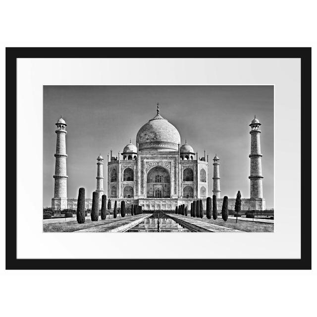 Gerahmtes Poster Gewaltiger Taj Mahal East Urban Home Größe: 40 cm H x 55 cm B on Productcaster.