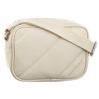 Torebka Listonoszka Quilted Camera Bag 18 Papyrus K60K611821 YAN (CK488-b) Calvin Klein on Productcaster.