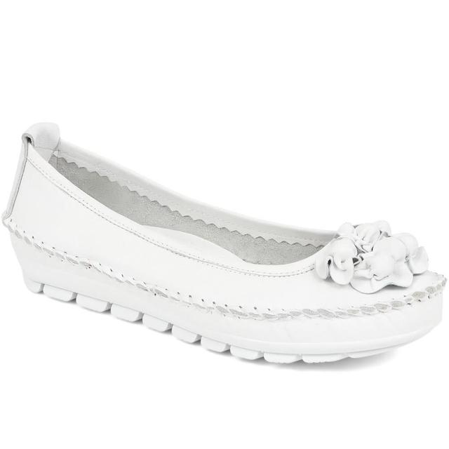 Pavers - Women's Floral Leather Ballet Pumps - White - Size 7 on Productcaster.