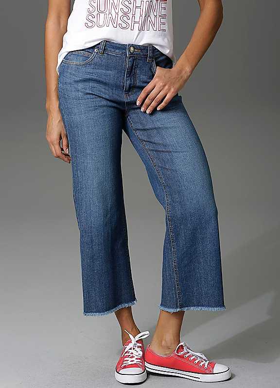 Aniston Casual Cropped Jeans - Blue - Size 12R on Productcaster.