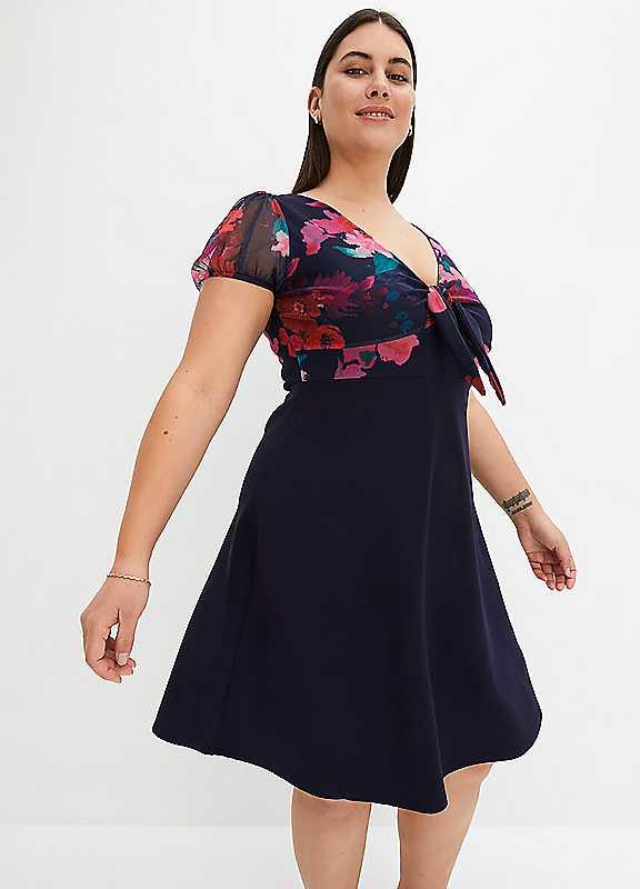 Plus Size bonprix Floral Skater Dress - Navy Floral - Size 18/20 on Productcaster.