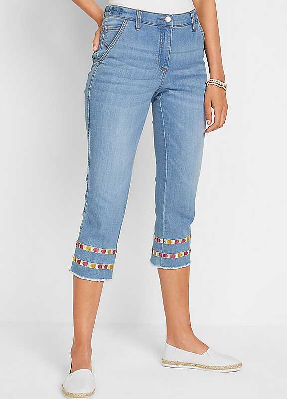 Plus Size bonprix Raw Hem Cropped Jeans - Light Blue - Size 26 on Productcaster.