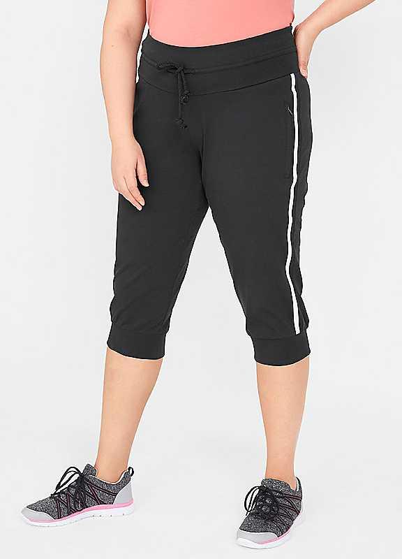 Plus Size bonprix Sports Capri Pants - Black - Size 18/20 on Productcaster.