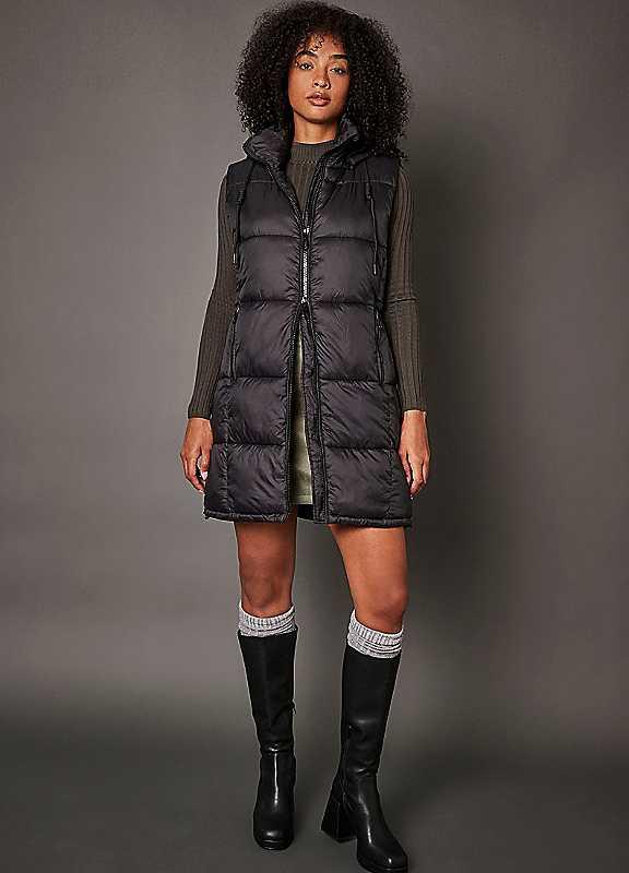 Hailys Long Quilted Gilet - Black - Size XS on Productcaster.