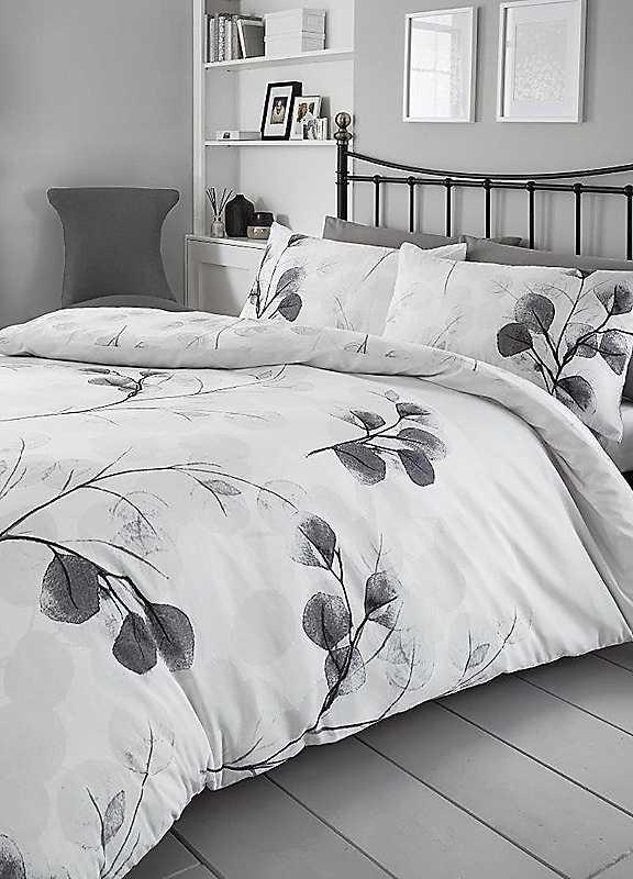 Honesty Leaf Duvet Set - Grey - Size Double on Productcaster.