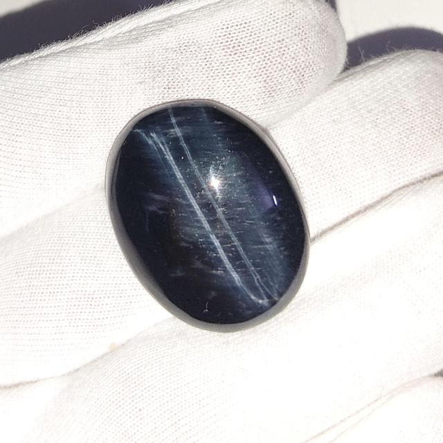 38 Karat natürlicher ovaler Multi-Pietersit-Cabochon: Edelsteingröße für die Schmuckherstellung (29 x 23 x 7 mm) on Productcaster.