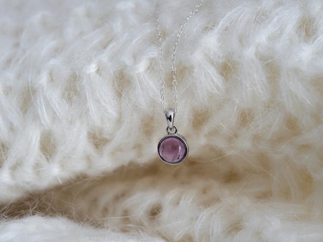 Amethystanhänger | Amethystkette | lila Steinjuwel | kleiner Frauenanhänger | lila Anhänger | on Productcaster.