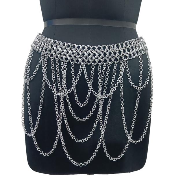 Mittelalterlicher Kettenhemd-Gürtel, leichte Taillenrüstung für Damen-Party-Outfit, handgefertigt, einzigartiges Design, Aluminiumring, Fransenrock, H on Productcaster.