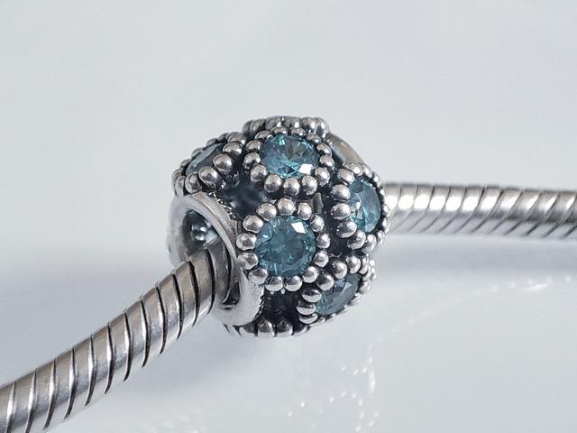 Authentische Pandora verzierte Lichter mit Teal CZ 791296MCZ Charme, gebrauchte im Ruhestand seltene Pandora Bead Schmuck on Productcaster.